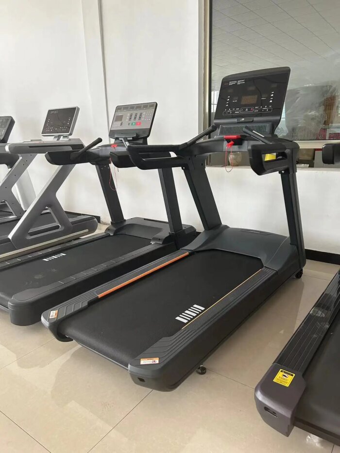 Commercial Treadmill Gym Equipment Low Price Brand New - Image 2