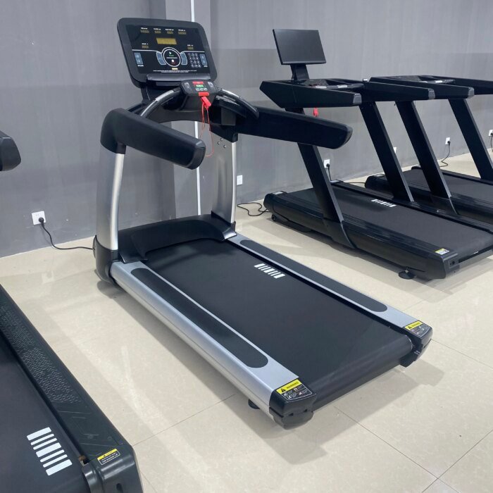 Top-Tier Commercial Treadmills with Calorie Tracking - Image 5