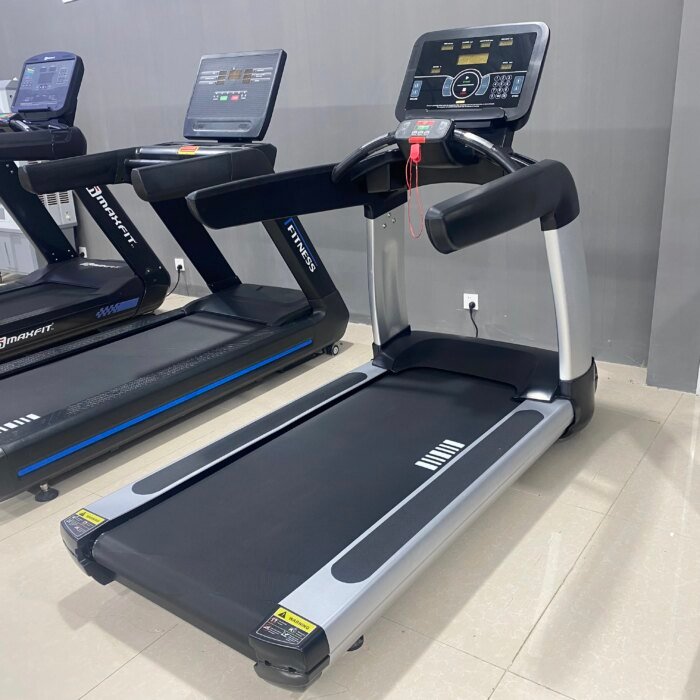 Top-Tier Commercial Treadmills with Calorie Tracking - Image 3