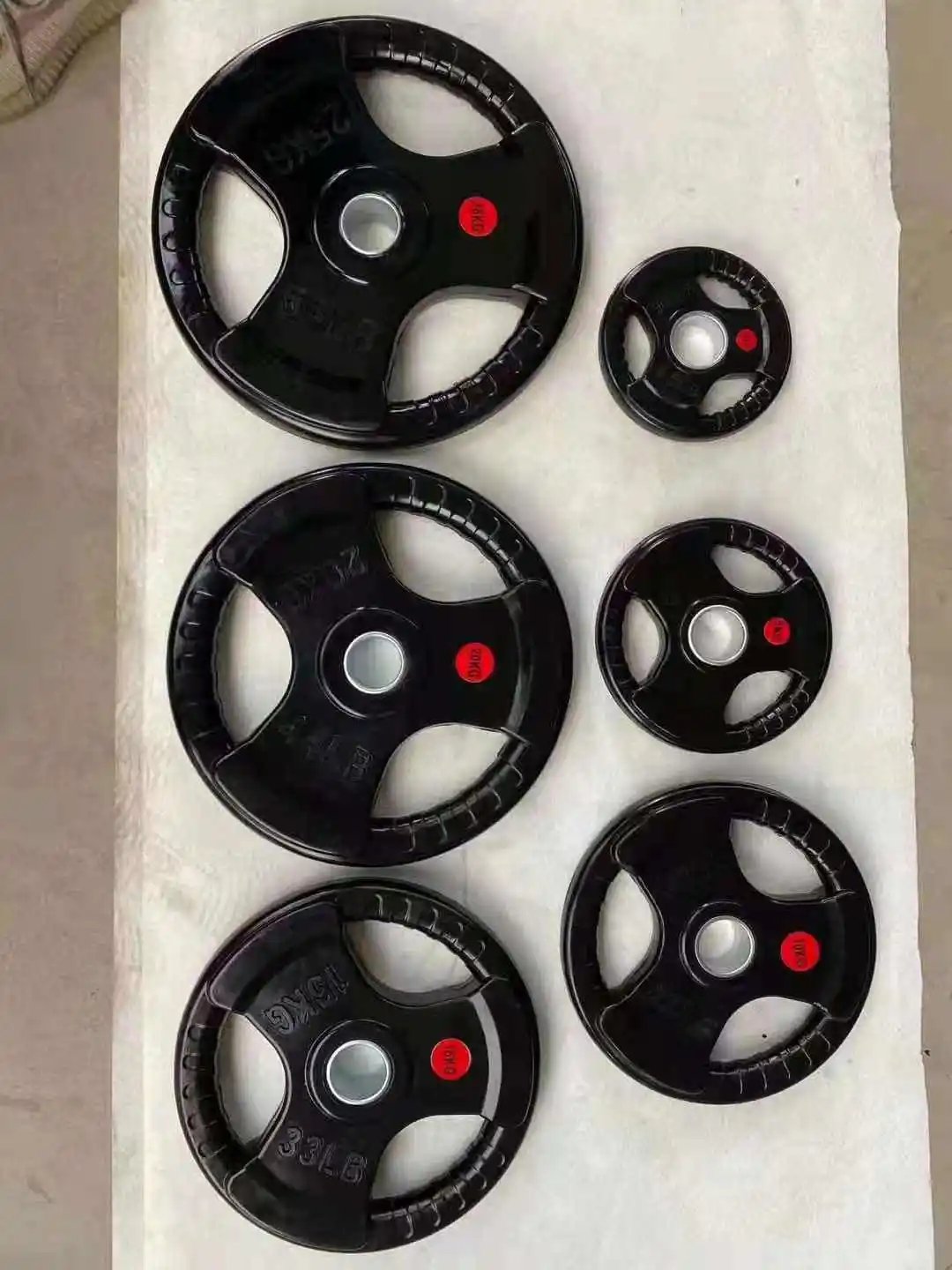 Three Holes Weight Plates with Non-slip Coating for Commercial Gym Strength Training - Image 3