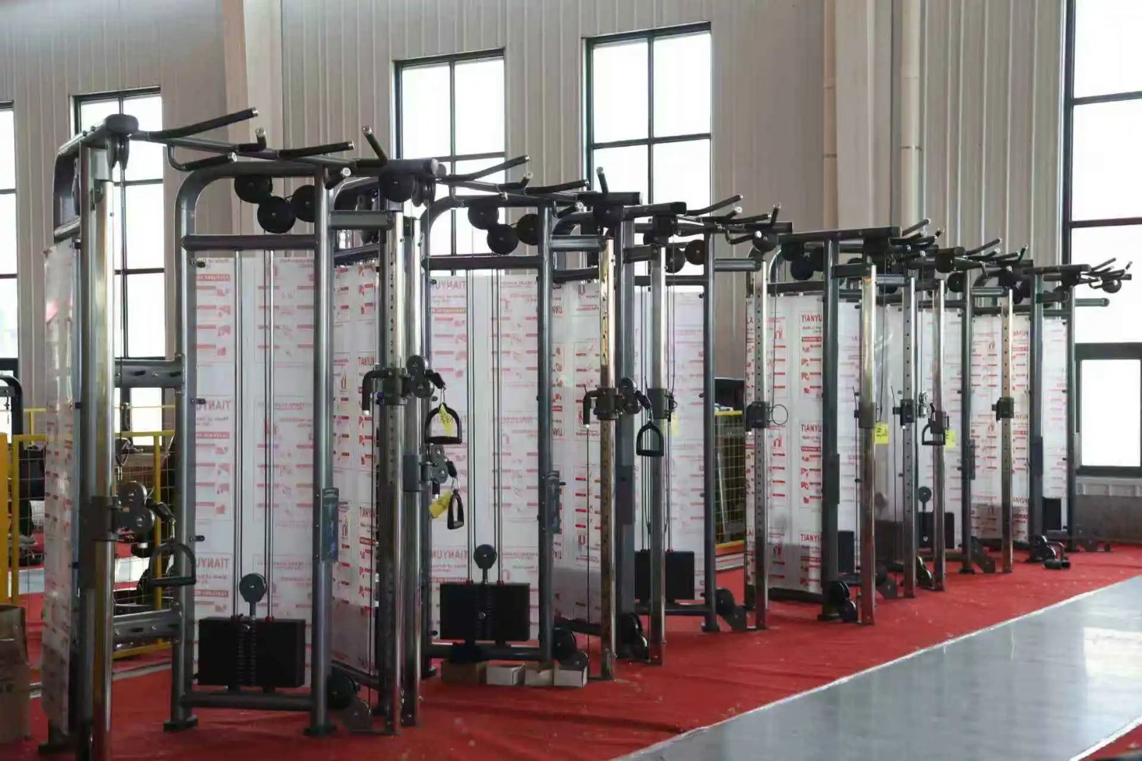 Commercial Smith Machine Cable Crossover Trainer with 300KG Capacity for Gyms - Image 4