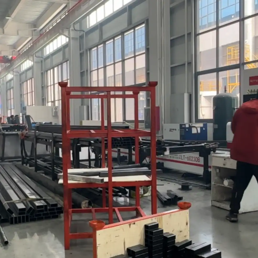 Robotic welding station